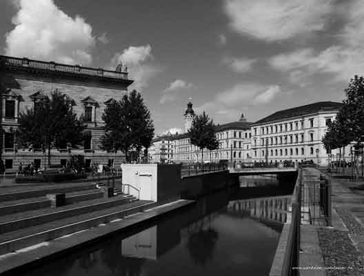 links Reichsgerichtsgebäude, Sylvia Wentzlau Leipzig